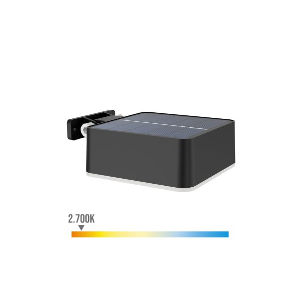 Aplique solar cuadrado, ip 44 1,5w, 200im 2700k, luz cálida, medidas  10,5x4,6x13,6cm. philips